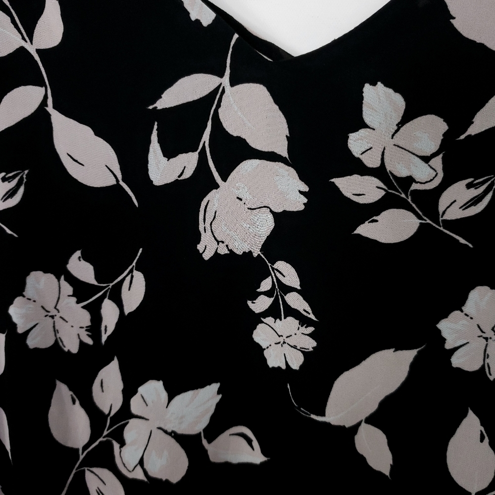 Torrid floral blousen cross back top size 2 - Picture 5 of 9